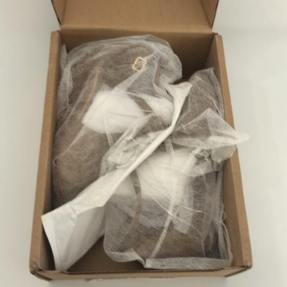 NIB Journee Collection Womens Kedzie Ankle Strap Center Cut Wedges Size 9 Taupe - Picture 8 of 8